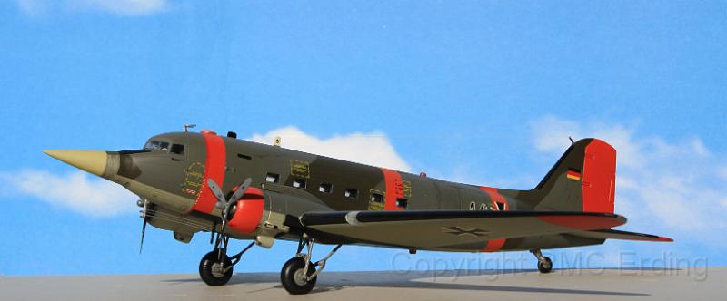 C-47D Dakota Revell 1-72 Hellinger Othmar 01.JPG